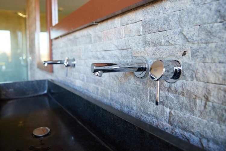 IVANDRY GRAND APPARTEMENT PENTHOUSE T3 DE 260M² AVEC BELLE VUE – ACTIVITES ET GROUPE ELECTROGENE DANS UNE RESIDENCE A 1 MINUTE DES ECOLES – REF : 2026-IVA0122