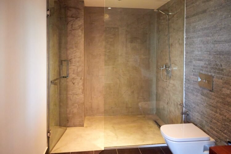 IVANDRY GRAND APPARTEMENT PENTHOUSE T3 DE 260M² AVEC BELLE VUE – ACTIVITES ET GROUPE ELECTROGENE DANS UNE RESIDENCE A 1 MINUTE DES ECOLES – REF : 2026-IVA0122