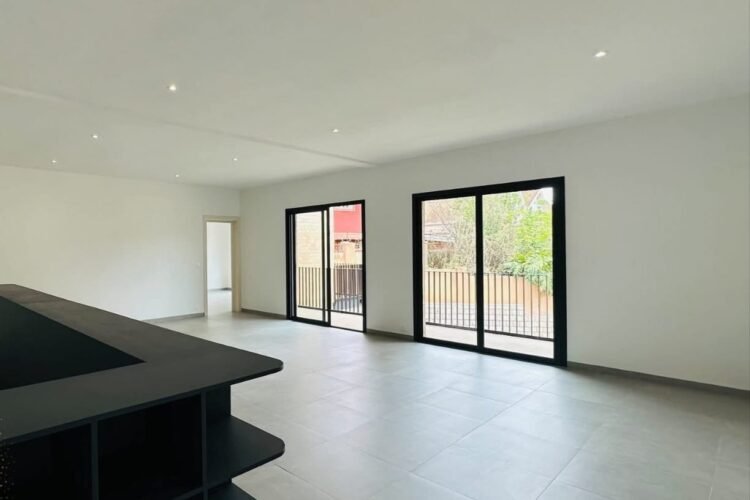 AMBATOBE – GRANDE VILLAS T7 NEUVE AVEC PISCINE – GRAND JARDIN ET GROUPE ELECTROGENE DANS UNE RESIDENCE SECURISEE A 1 MINUTE DU LYCEE FRANCAIS – REF : 2026-AOBV0102