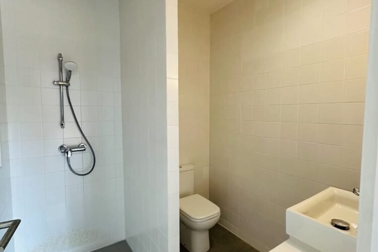 AMBATOBE – GRANDE VILLAS T7 NEUVE AVEC PISCINE – GRAND JARDIN ET GROUPE ELECTROGENE DANS UNE RESIDENCE SECURISEE A 1 MINUTE DU LYCEE FRANCAIS – REF : 2026-AOBV0102