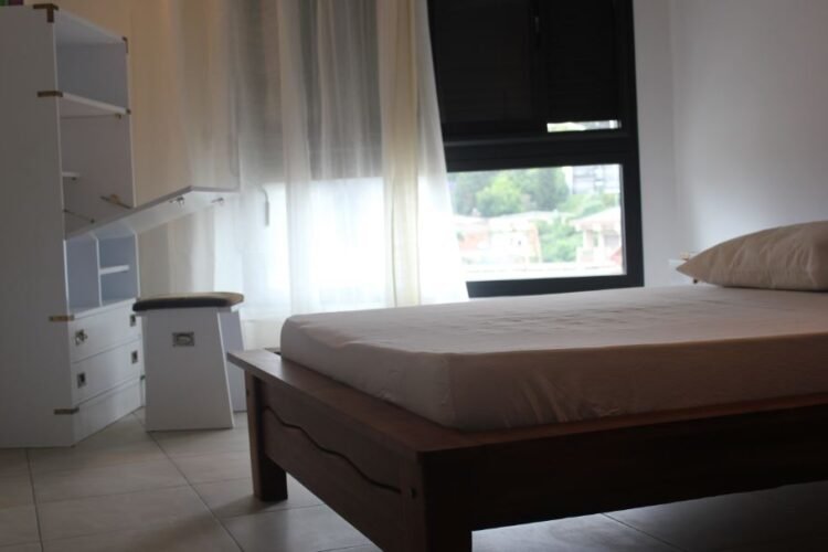 IVANDRY APPARTEMENT T2 MEUBLÉ AVEC GROUPE ELECTORGENE ET ASCENSEUR A 2 PAS DES ÉCOLES – REF : 2026-IVA0632