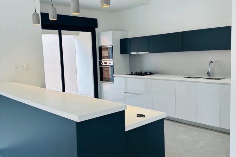 AMBATOBE – GRANDE VILLAS T7 NEUVE AVEC PISCINE – GRAND JARDIN ET GROUPE ELECTROGENE DANS UNE RESIDENCE SECURISEE A 1 MINUTE DU LYCEE FRANCAIS – REF : 2026-AOBV0102