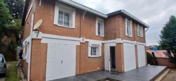 IVANDRY VILLA T5 RENOVEE SEMI-MEUBLEE DE STANDING AVEC JARDIN ARBORE A 1 MINUTES DES ECOLES