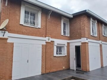 IVANDRY VILLA T5 RENOVEE SEMI-MEUBLEE DE STANDING AVEC JARDIN ARBORE A 1 MINUTES DES ECOLES