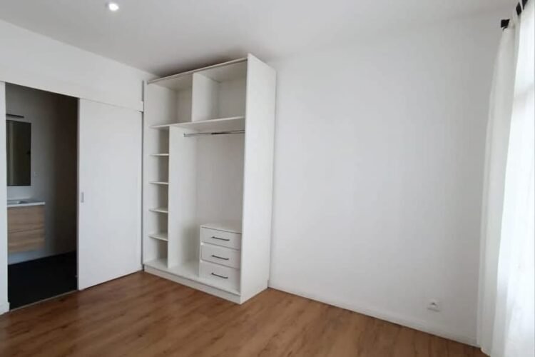 IVANDRY – APPARTEMENT T4 DANS UNE RESIDENCE AVEC GROUPE ELECTROGENE – ACTIVITES ET ROOFTOP  A  1 MINUTE DES ECOLES – REF : 2026-IVA0117