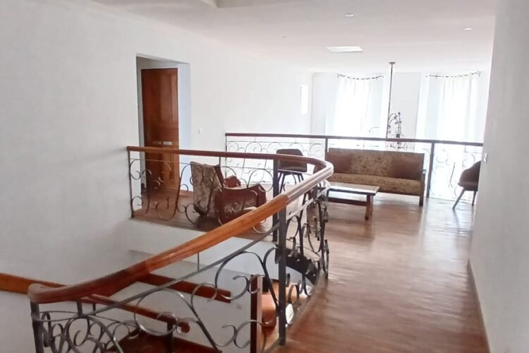 AMBATOBE – GRANDE VILLA T8 AVEC GRAND JARDIN ARBORE DE 1000M² ET PISCINE DANS LA RESIDENCE D’AMBATOBE A 2 PAS DU LYCEE FRANCAIS – REF : 2026-AOBV0115