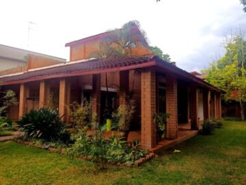 IVANDRY GRANDE VILLA T6 TRADITIONNELLE AVEC GRAND JARDIN ARBORE DANS LE LOTISSEMENT BONNET A DEUX PAS DES ECOLES – REF : 2026-IVV0115