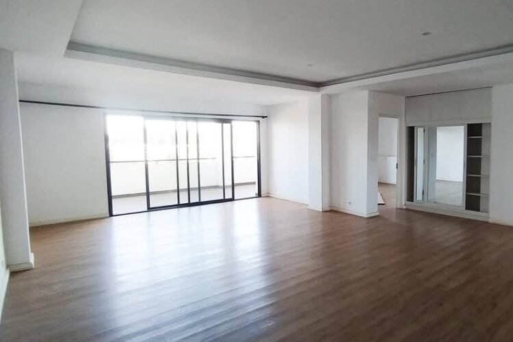 IVANDRY – APPARTEMENT T4 DANS UNE RESIDENCE AVEC GROUPE ELECTROGENE – ACTIVITES ET ROOFTOP  A  1 MINUTE DES ECOLES – REF : 2026-IVA0117