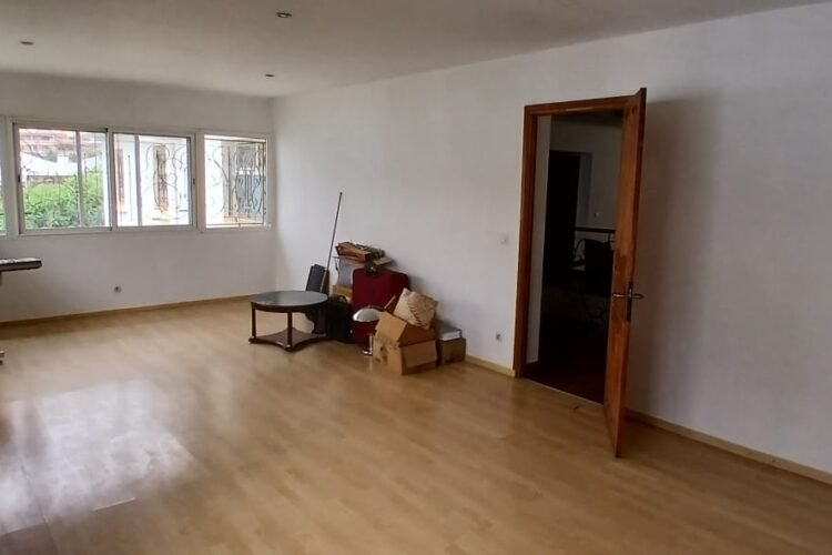 AMBATOBE – GRANDE VILLA T8 AVEC GRAND JARDIN ARBORE DE 1000M² ET PISCINE DANS LA RESIDENCE D’AMBATOBE A 2 PAS DU LYCEE FRANCAIS – REF : 2026-AOBV0115