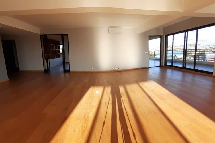 IVANDRY GRAND APPARTEMENT PENTHOUSE T3 DE 260M² AVEC BELLE VUE – ACTIVITES ET GROUPE ELECTROGENE DANS UNE RESIDENCE A 1 MINUTE DES ECOLES – REF : 2026-IVA0122