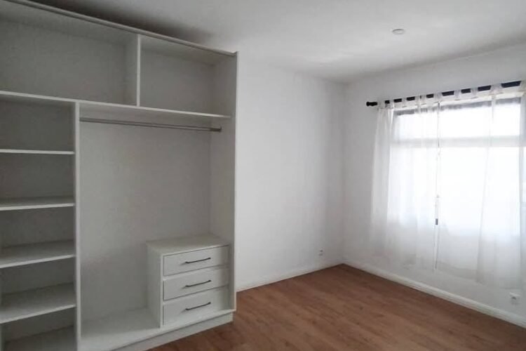 IVANDRY – APPARTEMENT T4 DANS UNE RESIDENCE AVEC GROUPE ELECTROGENE – ACTIVITES ET ROOFTOP  A  1 MINUTE DES ECOLES – REF : 2026-IVA0117