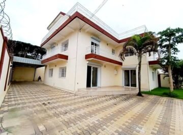 ANDROHIBE GRANDE VILLA T7 DE STANDING AVEC BELLE VUE – JARDIN ARBORE DANS UNE RESIDENCE FERMEE A 4 MINUTES DES ECOLES – REF : 2026-ADBV0101