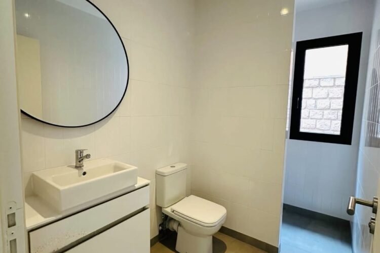 AMBATOBE – GRANDE VILLAS T7 NEUVE AVEC PISCINE – GRAND JARDIN ET GROUPE ELECTROGENE DANS UNE RESIDENCE SECURISEE A 1 MINUTE DU LYCEE FRANCAIS – REF : 2026-AOBV0102