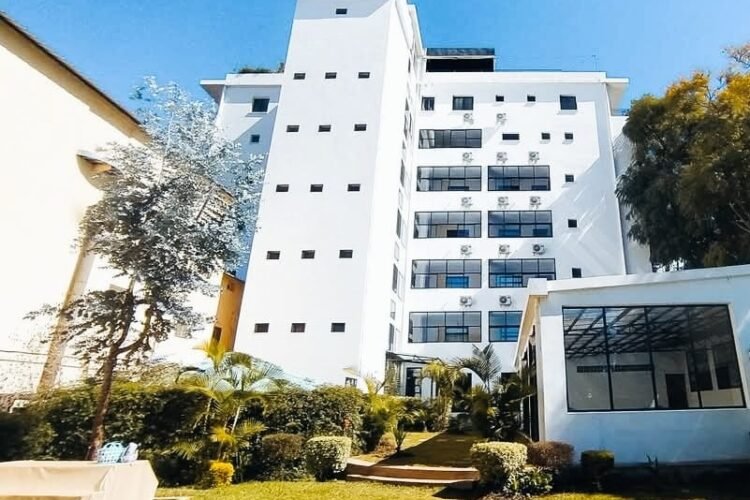 IVANDRY – APPARTEMENT T4 DANS UNE RESIDENCE AVEC GROUPE ELECTROGENE – ACTIVITES ET ROOFTOP  A  1 MINUTE DES ECOLES – REF : 2026-IVA0117