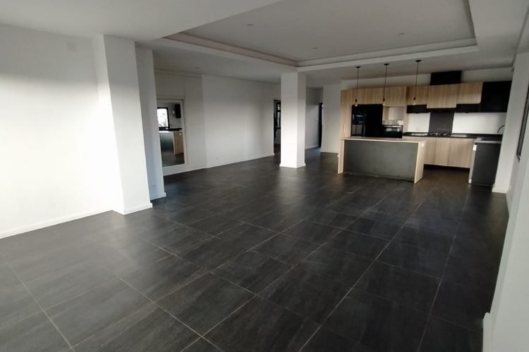 IVANDRY – APPARTEMENT T4 DANS UNE RESIDENCE AVEC GROUPE ELECTROGENE – ACTIVITES ET ROOFTOP  A  1 MINUTE DES ECOLES – REF : 2026-IVA0117