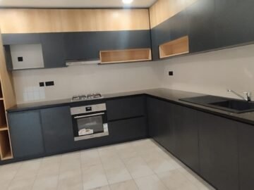 AMBATOBE VILLA T4 DE STANDING RENOVEE AVEC JARDIN ET BELLE VUE DANS LA RESIDENCE D’AMBATOBE A 2 PAS DU LYCEE FRANCAIS – REF: 2026-AOBV0227