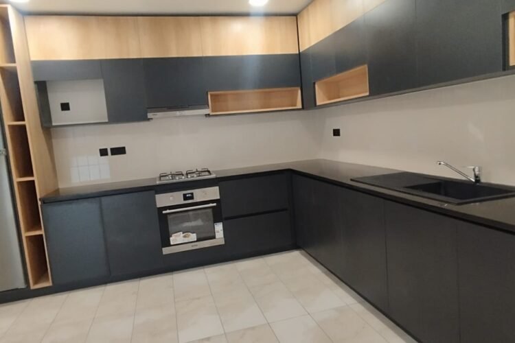 AMBATOBE VILLA T4 DE STANDING RENOVEE AVEC JARDIN ET BELLE VUE DANS LA RESIDENCE D’AMBATOBE A 2 PAS DU LYCEE FRANCAIS – REF: 2026-AOBV0227