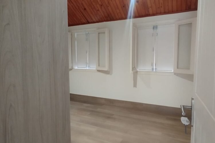 AMBATOBE VILLA T4 DE STANDING RENOVEE AVEC JARDIN ET BELLE VUE DANS LA RESIDENCE D’AMBATOBE A 2 PAS DU LYCEE FRANCAIS – REF: 2026-AOBV0227