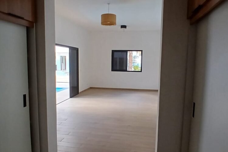 IVANDRY GRANDE VILLA T6 NEUVE AVEC GRAND JARDIN ET GRANDE PISCINE DANS UNE RÉSIDENCE À 2 MINUTES DES ÉCOLES – REF : 2026-IVV0210