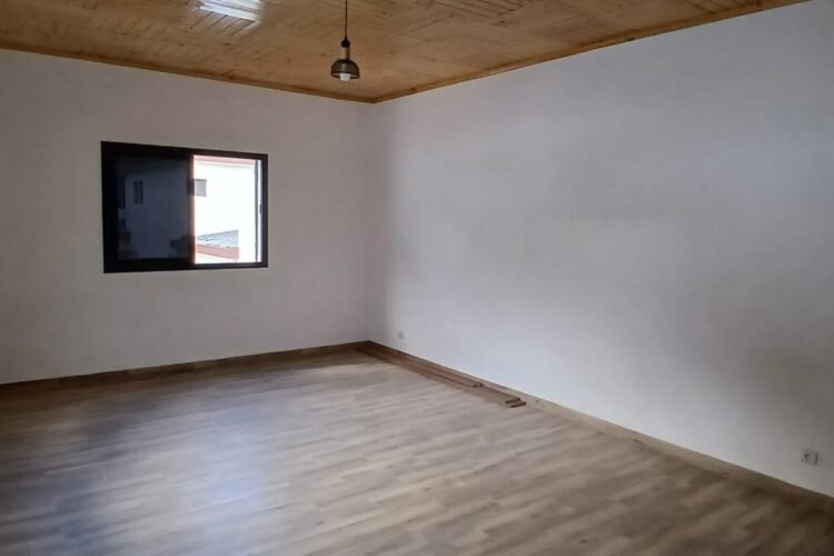 IVANDRY GRANDE VILLA T6 NEUVE AVEC GRAND JARDIN ET GRANDE PISCINE DANS UNE RÉSIDENCE À 2 MINUTES DES ÉCOLES – REF : 2026-IVV0210