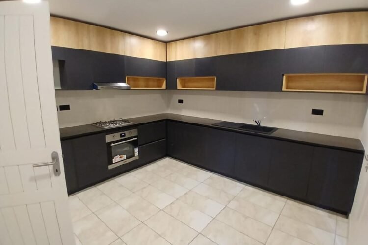 AMBATOBE VILLA T4 DE STANDING RENOVEE AVEC JARDIN ET BELLE VUE DANS LA RESIDENCE D’AMBATOBE A 2 PAS DU LYCEE FRANCAIS – REF: 2026-AOBV0227