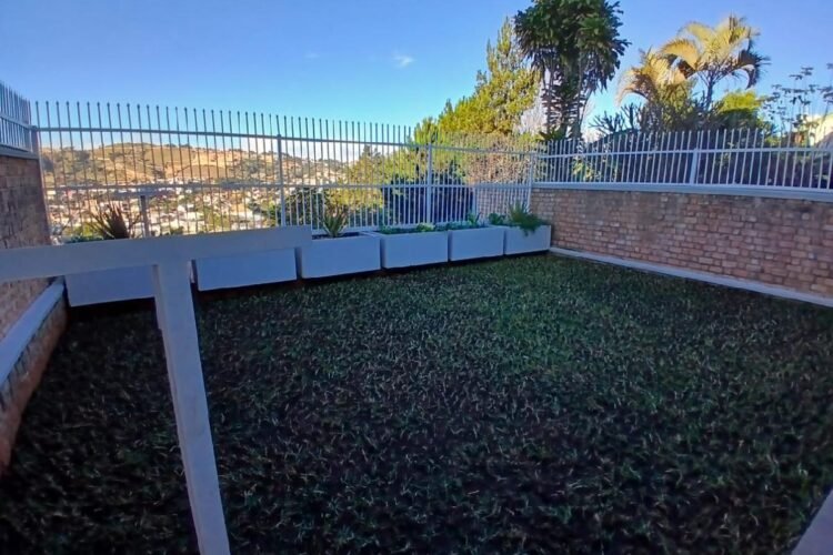 AMBATOBE VILLA T4 DE STANDING RENOVEE AVEC JARDIN ET BELLE VUE DANS LA RESIDENCE D’AMBATOBE A 2 PAS DU LYCEE FRANCAIS – REF: 2026-AOBV0227