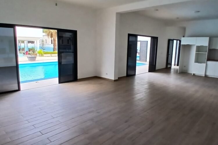 IVANDRY GRANDE VILLA T6 NEUVE AVEC GRAND JARDIN ET GRANDE PISCINE DANS UNE RÉSIDENCE À 2 MINUTES DES ÉCOLES – REF : 2026-IVV0210