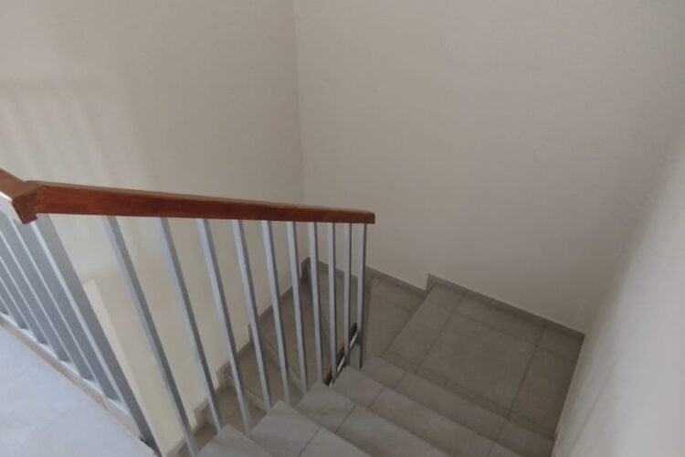 AMBATOBE VILLA T4 DE STANDING RENOVEE AVEC JARDIN ET BELLE VUE DANS LA RESIDENCE D’AMBATOBE A 2 PAS DU LYCEE FRANCAIS – REF: 2026-AOBV0227