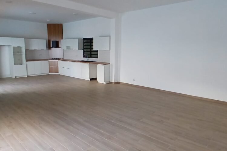 IVANDRY GRANDE VILLA T6 NEUVE AVEC GRAND JARDIN ET GRANDE PISCINE DANS UNE RÉSIDENCE À 2 MINUTES DES ÉCOLES – REF : 2026-IVV0210