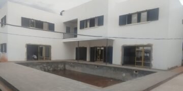 En MAI – IVANDRY GRANDE VILLA T6 NEUVE AVEC GRAND JARDIN ET GRANDE PISCINE DANS UNE RÉSIDENCE À 2 MINUTES DES ÉCOLES – REF : 2026-IVV0210