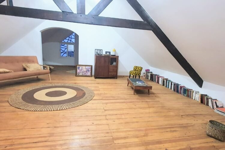 AMBATOBE GRANDE VILLA T8 DE STANDING AVEC GRAND JARDIN 1 MINUTES DU LYCEEE FRANCAIS – REF:2026-AOBV0310