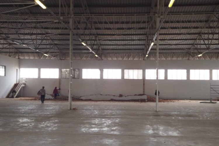 TANJOMBATO – GRAND ENTREPOT 4072M² AVEC UN GRAND PARKING  ET ACCES CAMIONS SEMI-REMORQUE SUR UN TERRAIN DE 1HA EN BORD DE ROUTE  – REF : 2026-TJE0301