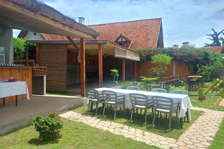 IVANDRY GRANDE VILLA T4 AVEC KIT SOLAIRE ET GRAND JARDIN SUR UN TERRAIN DE 1400M2 A USAGE MIXTE – REF :2026-IVV0305