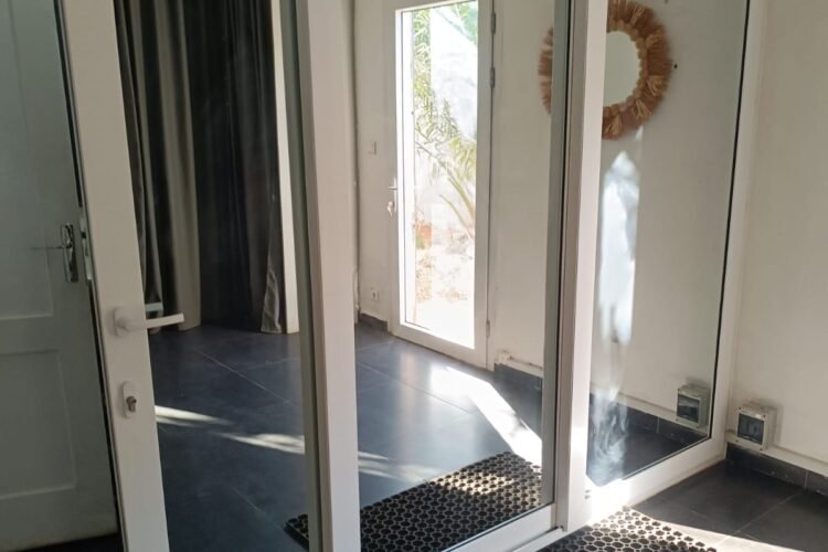 IVANDRY GRANDE VILLA T4 AVEC KIT SOLAIRE ET GRAND JARDIN SUR UN TERRAIN DE 1400M2 A USAGE MIXTE – REF :2026-IVV0305