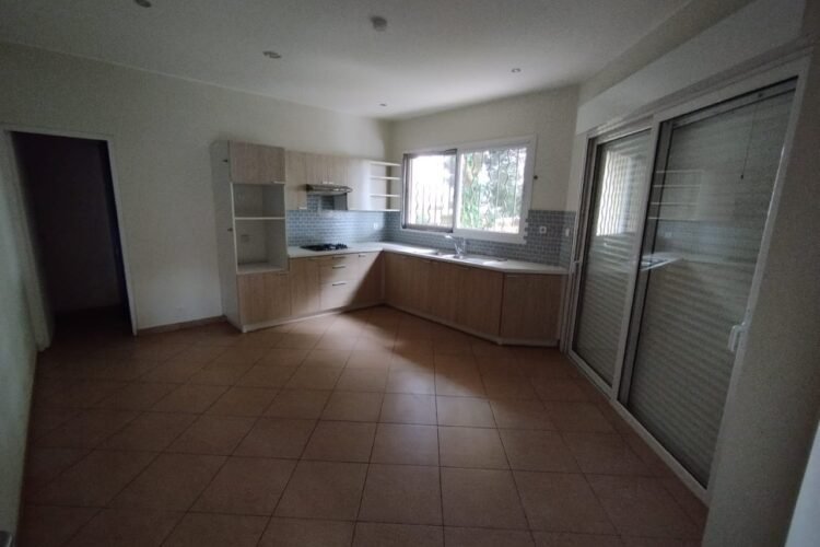 AMBATOBE GRANDE VILLA T5 AVEC PISCINE ET GRAND JARDIN ARBORé DANS UNE RESIDENCE SECURISEE A 2 MINUTES DU LYCEE FRANCAIS – REF:2026-AOBV0314