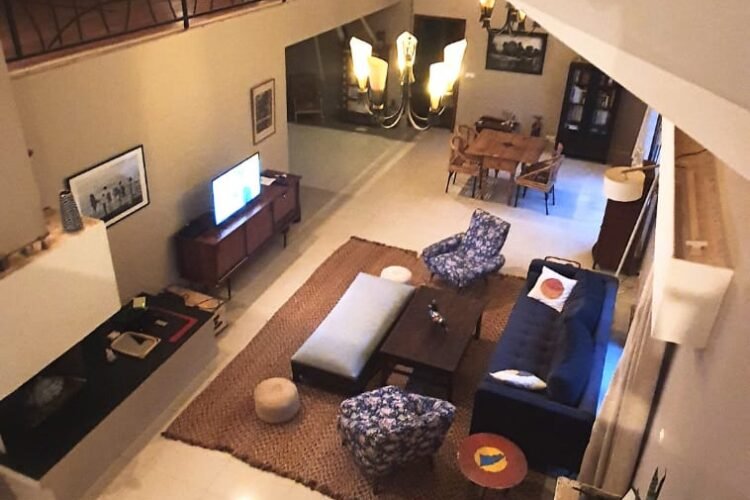 AMBATOBE GRANDE VILLA T8 DE STANDING AVEC GRAND JARDIN 1 MINUTES DU LYCEEE FRANCAIS – REF:2026-AOBV0310