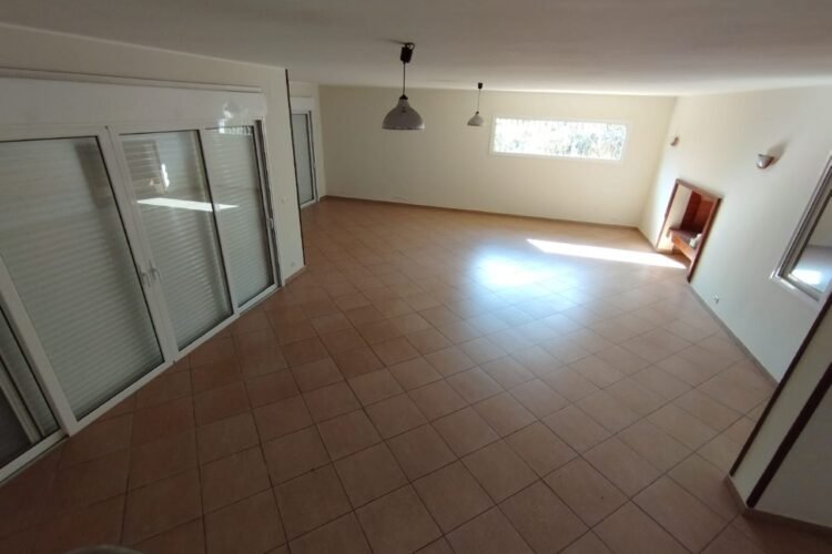 AMBATOBE GRANDE VILLA T5 AVEC PISCINE ET GRAND JARDIN ARBORé DANS UNE RESIDENCE SECURISEE A 2 MINUTES DU LYCEE FRANCAIS – REF:2026-AOBV0314