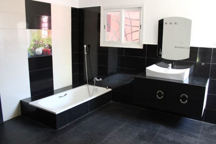 AMBATOBE GRANDE VILLA T8 DE STANDING AVEC GRAND JARDIN 1 MINUTES DU LYCEEE FRANCAIS – REF:2026-AOBV0310