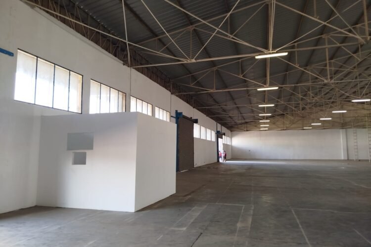 TANJOMBATO – GRAND ENTREPOT 4072M² AVEC UN GRAND PARKING  ET ACCES CAMIONS SEMI-REMORQUE SUR UN TERRAIN DE 1HA EN BORD DE ROUTE  – REF : 2026-TJE0301