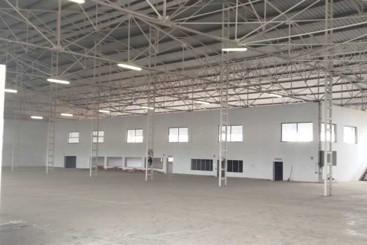 TANJOMBATO – GRAND ENTREPOT 4072M² AVEC UN GRAND PARKING  ET ACCES CAMIONS SEMI-REMORQUE SUR UN TERRAIN DE 1HA EN BORD DE ROUTE  – REF : 2026-TJE0301