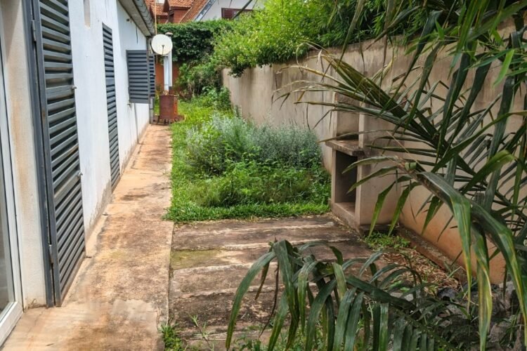 IVANDRY GRANDE VILLA T4 AVEC KIT SOLAIRE ET GRAND JARDIN SUR UN TERRAIN DE 1400M2 A USAGE MIXTE – REF :2026-IVV0305