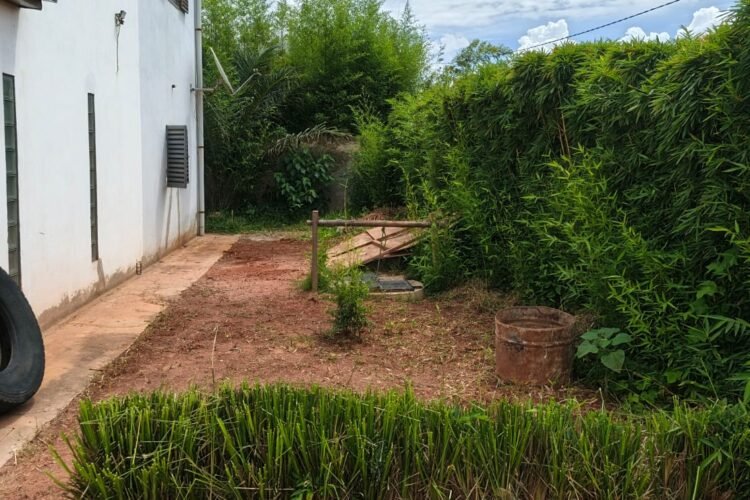 IVANDRY GRANDE VILLA T4 AVEC KIT SOLAIRE ET GRAND JARDIN SUR UN TERRAIN DE 1400M2 A USAGE MIXTE – REF :2026-IVV0305