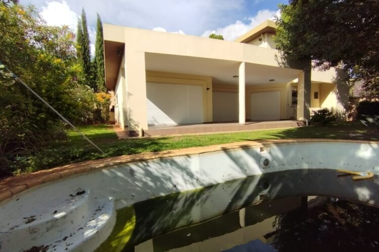 AMBATOBE GRANDE VILLA T5 AVEC PISCINE ET GRAND JARDIN ARBORé DANS UNE RESIDENCE SECURISEE A 2 MINUTES DU LYCEE FRANCAIS – REF:2026-AOBV0314