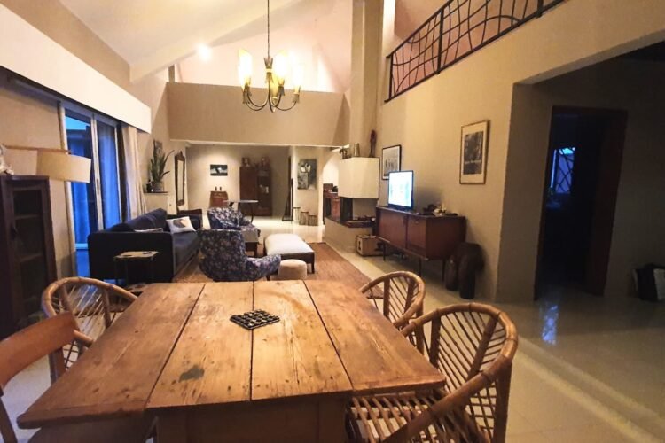 AMBATOBE GRANDE VILLA T8 DE STANDING AVEC GRAND JARDIN 1 MINUTES DU LYCEEE FRANCAIS – REF:2026-AOBV0310