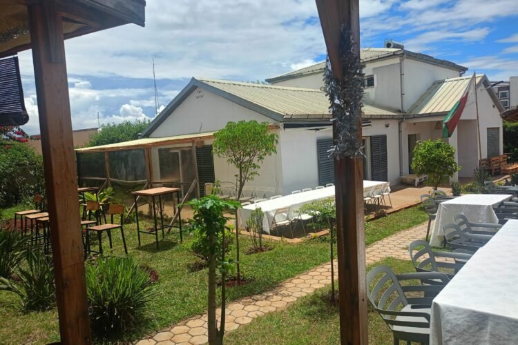 IVANDRY GRANDE VILLA T4 AVEC KIT SOLAIRE ET GRAND JARDIN SUR UN TERRAIN DE 1400M2 A USAGE MIXTE – REF :2026-IVV0305