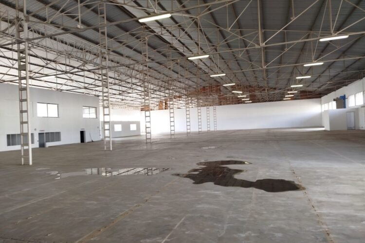 TANJOMBATO – GRAND ENTREPOT 4072M² AVEC UN GRAND PARKING  ET ACCES CAMIONS SEMI-REMORQUE SUR UN TERRAIN DE 1HA EN BORD DE ROUTE  – REF : 2026-TJE0301