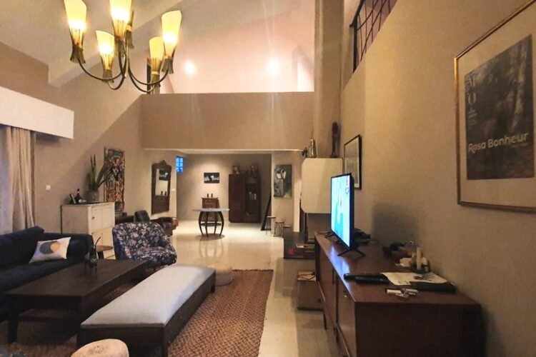 AMBATOBE GRANDE VILLA T8 DE STANDING AVEC GRAND JARDIN 1 MINUTES DU LYCEEE FRANCAIS – REF:2026-AOBV0310