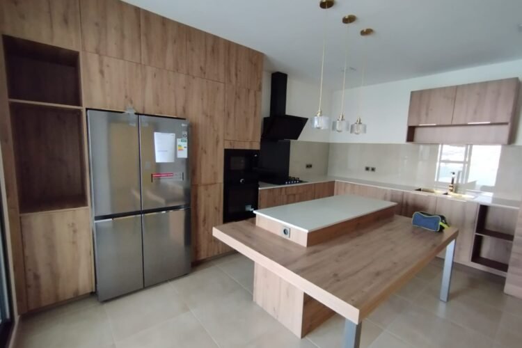 IVANDRY GRAND APPARTEMENT T6 EN BAIE VITREE DE 400M² AU BORD DU LAC MASAY AVEC BELLE VUE PANORAMIQUE DANS UNE RESIDENCE AVEC GROUPE ELECTROGENE ET ACTIVITES – REF :2026-IVA0105