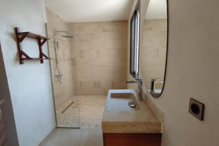 IVANDRY GRAND APPARTEMENT T6 EN BAIE VITREE DE 400M² AU BORD DU LAC MASAY AVEC BELLE VUE PANORAMIQUE DANS UNE RESIDENCE AVEC GROUPE ELECTROGENE ET ACTIVITES – REF :2026-IVA0105