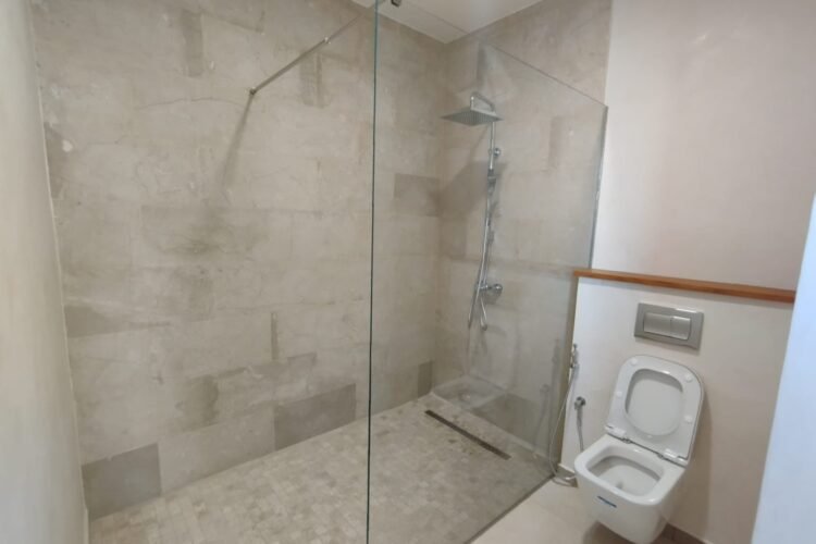 IVANDRY GRAND APPARTEMENT T6 EN BAIE VITREE DE 400M² AU BORD DU LAC MASAY AVEC BELLE VUE PANORAMIQUE DANS UNE RESIDENCE AVEC GROUPE ELECTROGENE ET ACTIVITES – REF :2026-IVA0105